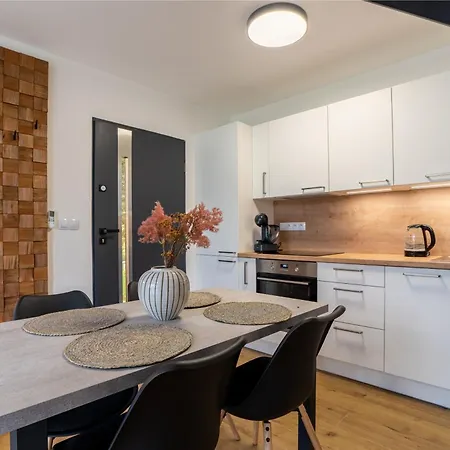 Moderní Se Zastřešenou Terasou V Docházkové Vzdálenosti Na Pláž *